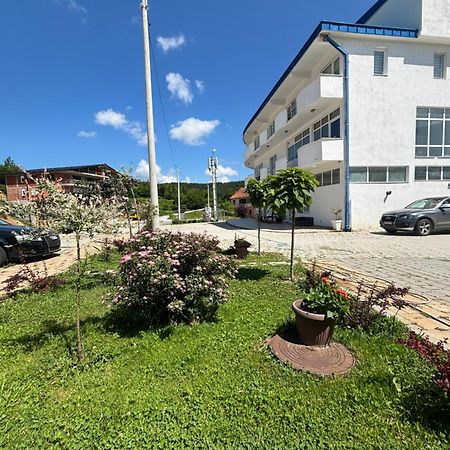 Emro-S Aparthotel Novi Pazar Exterior foto
